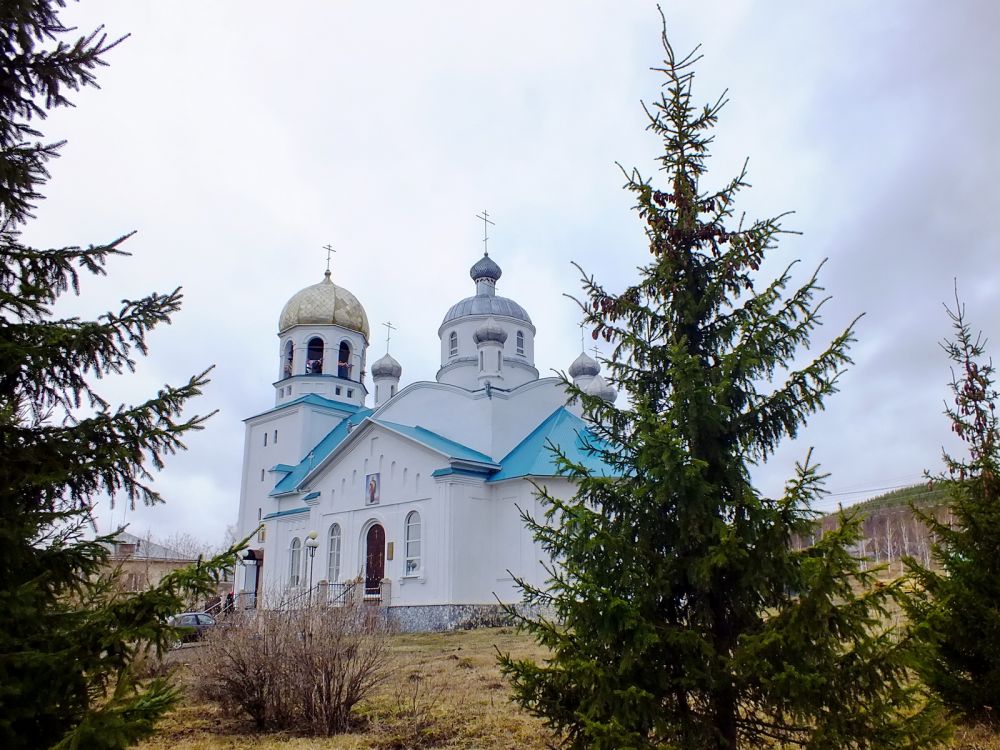 Церковь Михаила Архангела, Новобелокатай (Белокатайский район, Республика Башкортостан). общий вид в ландшафте