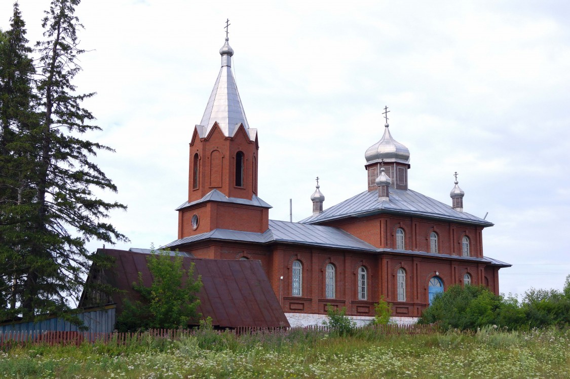 Церковь Успения Пресвятой Богородицы, Ярославка (Дуванский район, Республика Башкортостан). общий вид в ландшафте