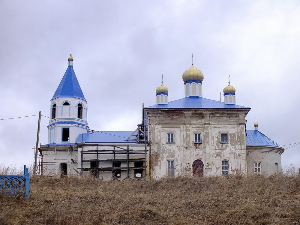 Леуза. Церковь Троицы Живоначальной. фасады