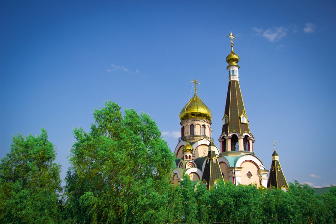 Церковь Воздвижения Креста Господня в Карасу, Алматы (Алматы, город, Казахстан). общий вид в ландшафте