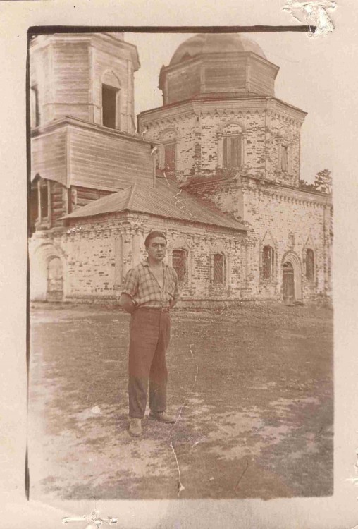 Осока. Церковь Тихвинской иконы Божией Матери (старая). архивная фотография