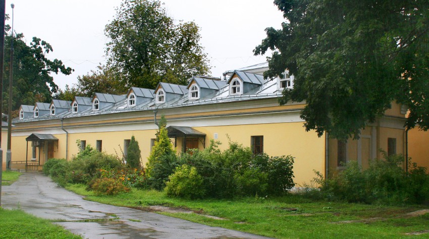 Якиманка. Домовая церковь Елисаветы Феодоровны при Городской Клинической Больнице №1. фасады