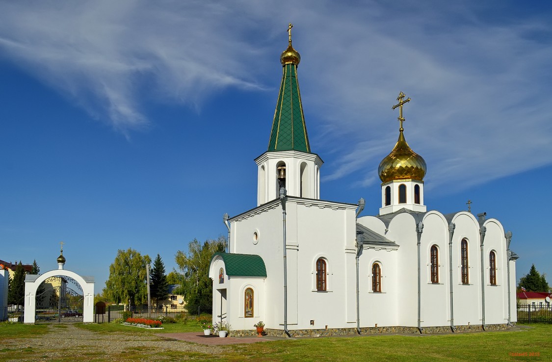 Верх-Катунское. Церковь Сергия Радонежского. общий вид в ландшафте