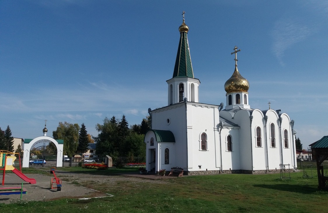 Верх-Катунское. Церковь Сергия Радонежского. общий вид в ландшафте