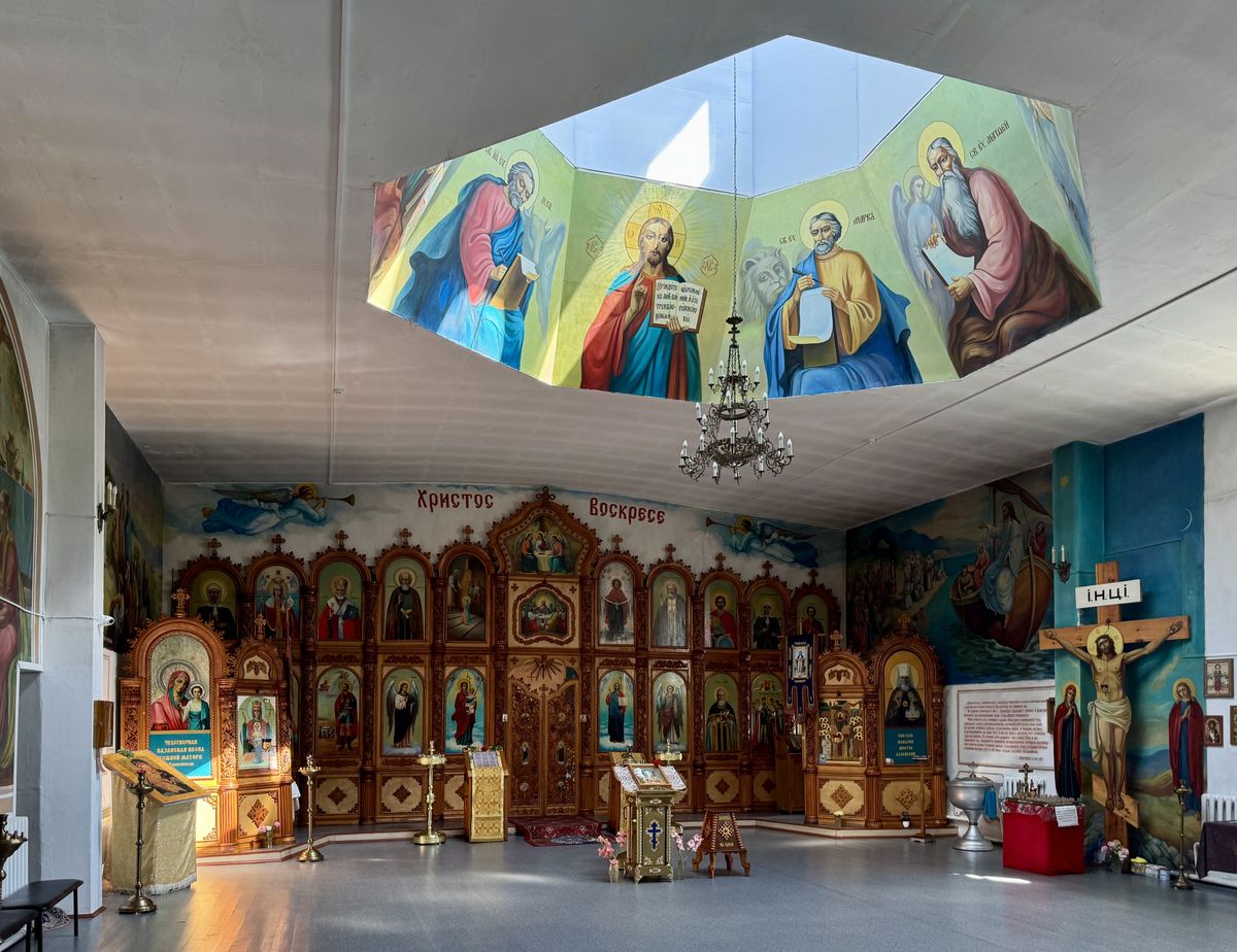 Церковь Покрова Пресвятой Богородицы, Целинное (Целинный район, Алтайский край). интерьер и убранство, Интерьер, вид от входа