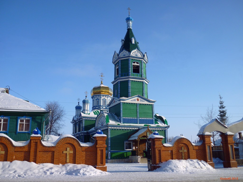 Рубцовск. Кафедральный собор Михаила Архангела. общий вид в ландшафте