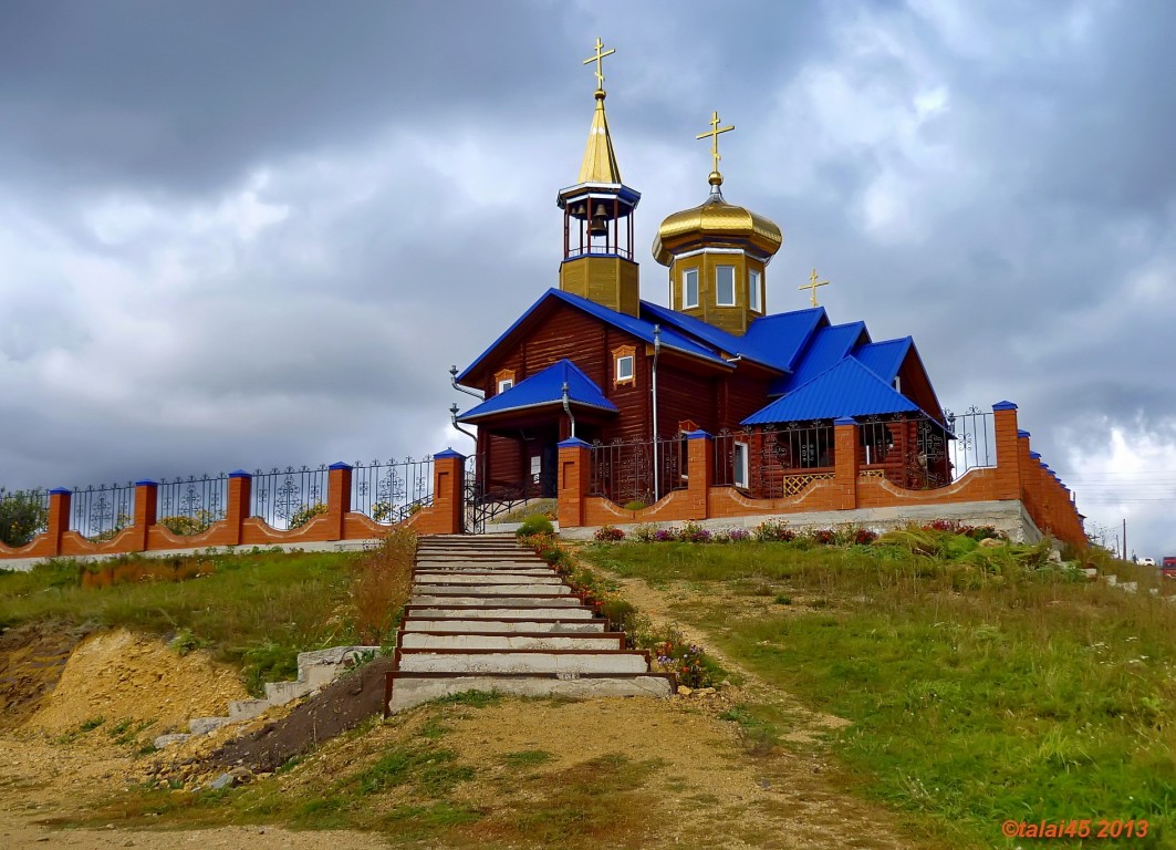 Змеиногорск. Церковь Спаса Преображения (новая). общий вид в ландшафте