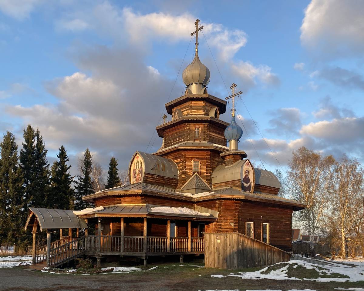 Вид с ЮЗ, фасады. Церковь Преображения Господня, Озерки (Тальменский район, Алтайский край)