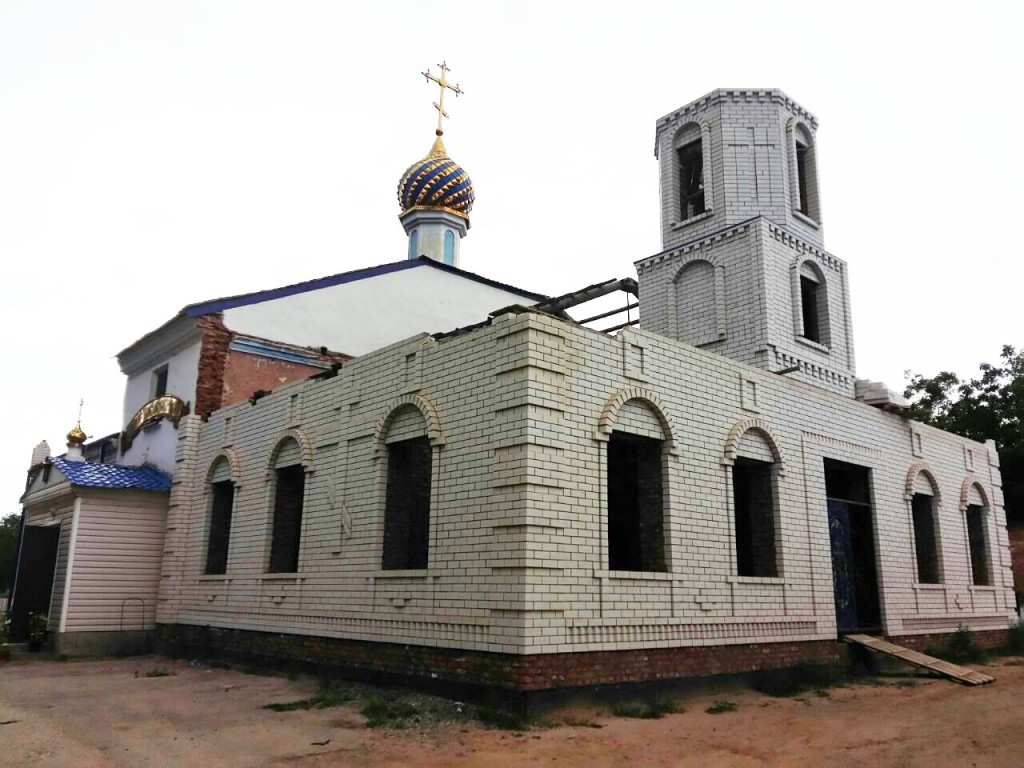 Церковь Петра и Павла, Икряное (Икрянинский район, Астраханская область). фасады, Церковь строится....Фото иерея Иоанна Сухова. С разрешения автора.