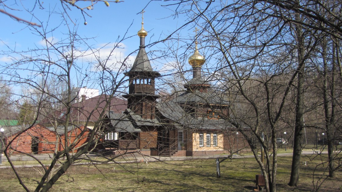 Церковь Николая Чудотворца при Национальном медико-хирургическом центре имени Пирогова, Восточное Измайлово (Восточный административный округ (ВАО), г. Москва). общий вид в ландшафте