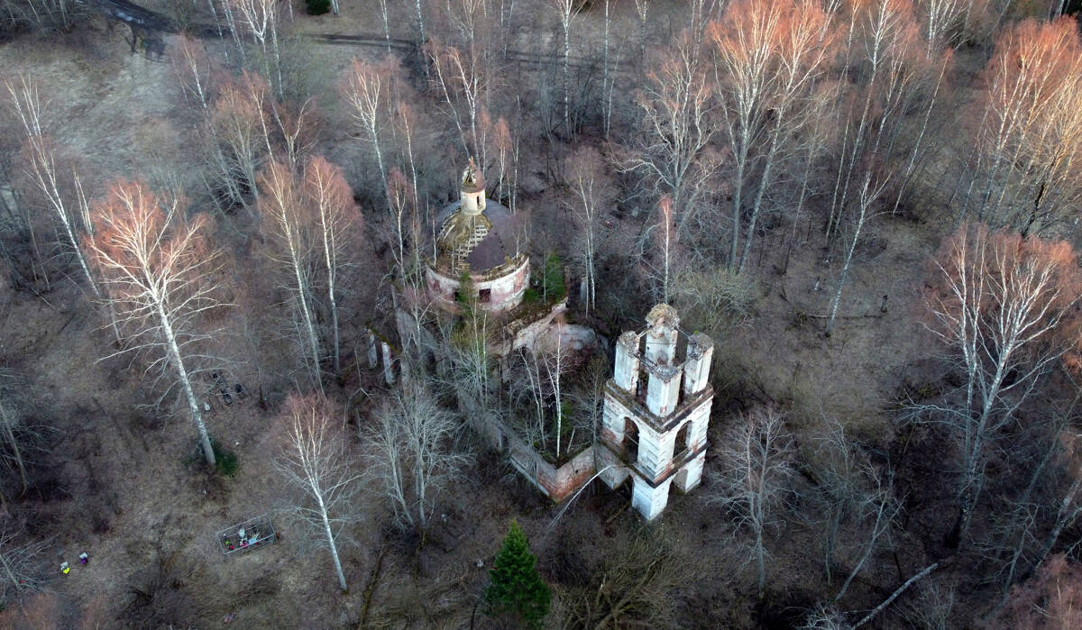 Церковь Успения Пресвятой Богородицы, Клюкино (погост Тереботунь) (Кашинский городской округ, Тверская область). общий вид в ландшафте