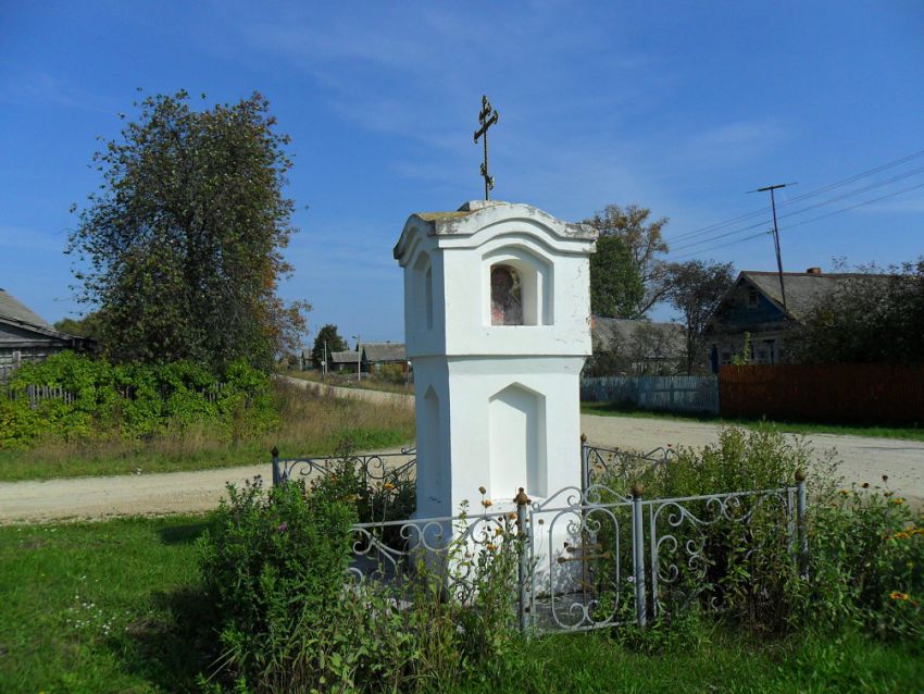 Часовенный столб, Волосунино (Шатурский городской округ и г. Рошаль, Московская область). общий вид в ландшафте, Часовня