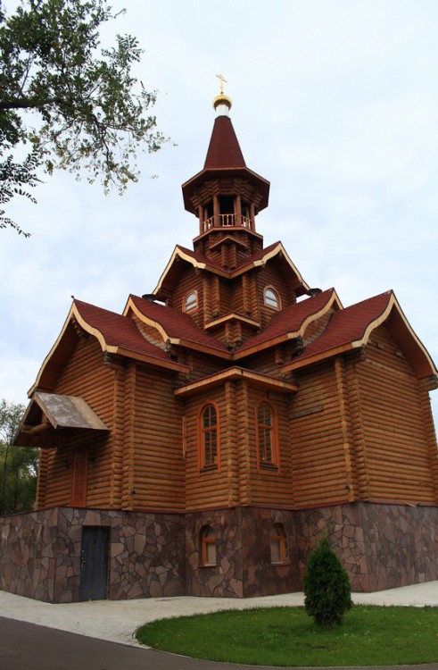 Самара. Церковь Успения Пресвятой Богородицы в парке 