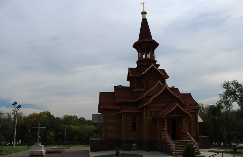 Церковь Успения Пресвятой Богородицы в парке 