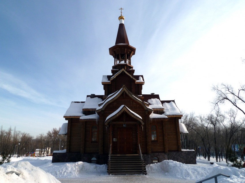 Самара. Церковь Успения Пресвятой Богородицы в парке 