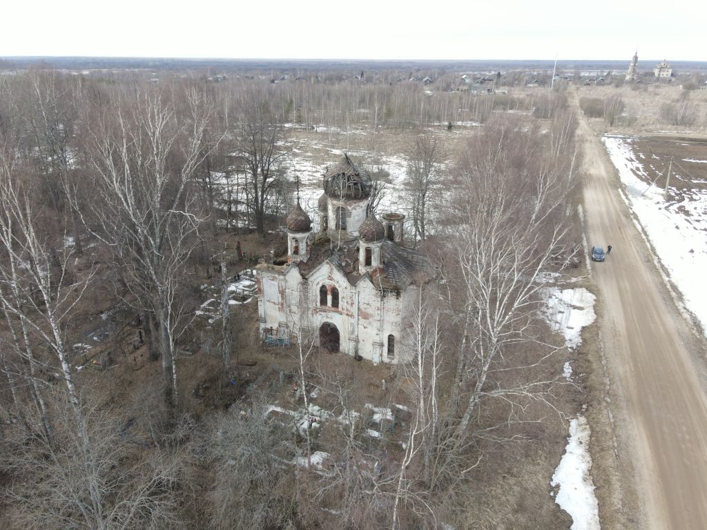 Церковь Владимира равноапостольного, Еськи (Бежецкий район, Тверская область). общий вид в ландшафте