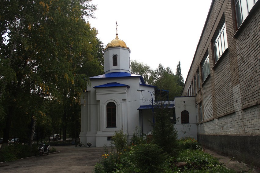 Самара. Церковь Царственных страстотерпцев при школе 