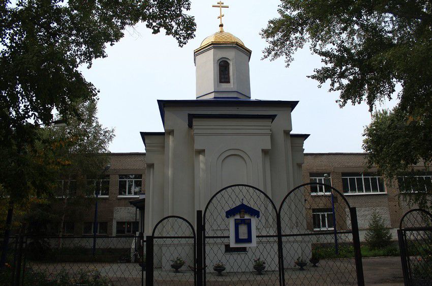 Самара. Церковь Царственных страстотерпцев при школе 