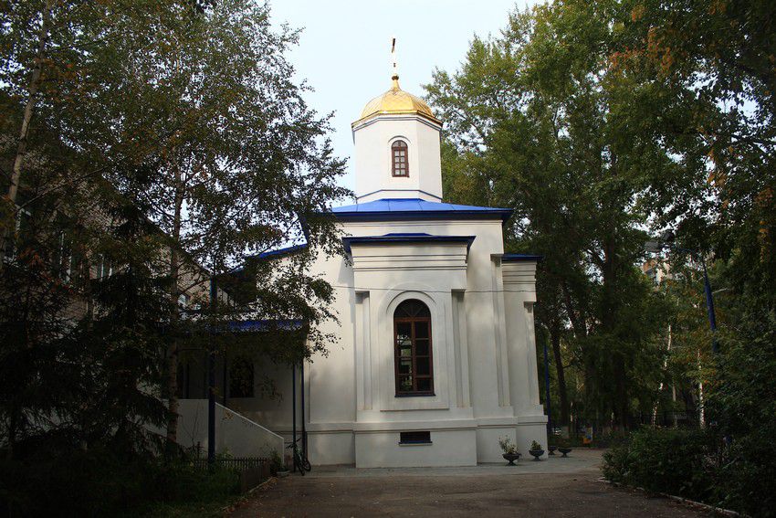 Церковь Царственных страстотерпцев при школе 