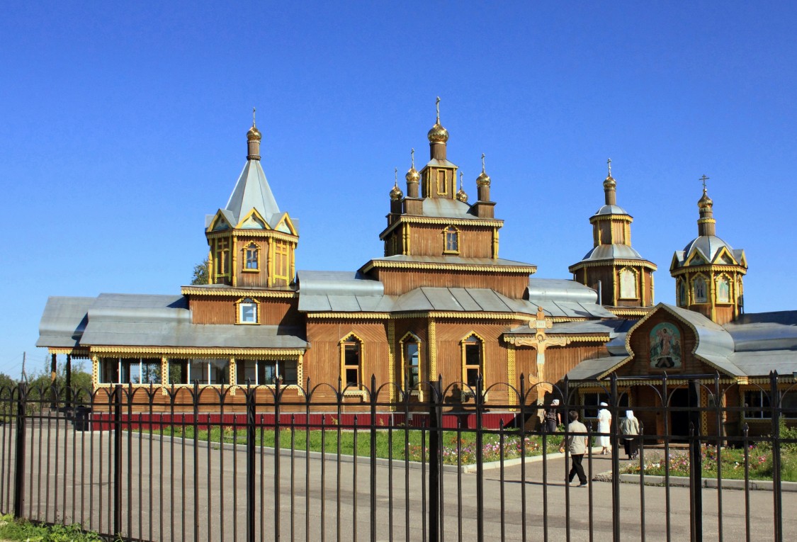 Сосногорск. Церковь Жён-мироносиц. фасады, Вид с юго-запада