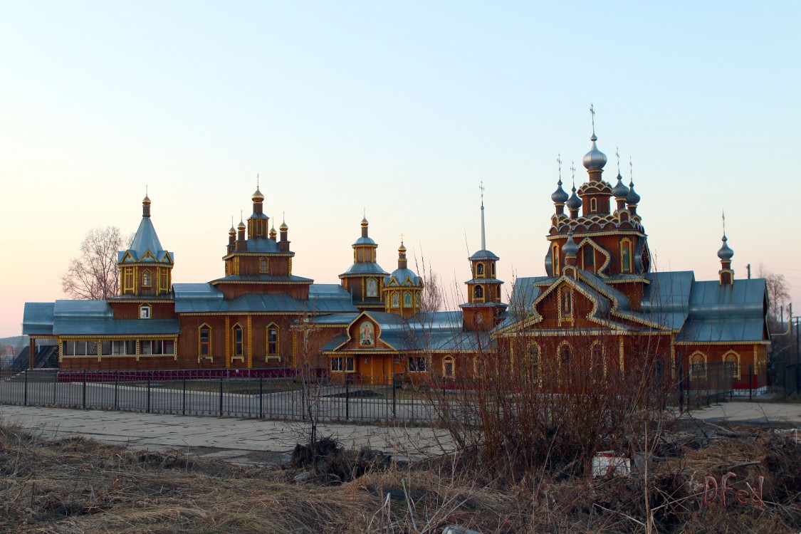 Сосногорск. Храмовый комплекс. Церкви Серафима Саровского и Жён-мироносиц. документальные фотографии