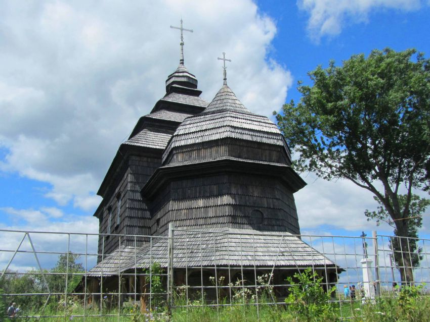 Церковь Михаила Архангела, Куты (Золочевский район, Украина, Львовская область). фасады, вид с востока