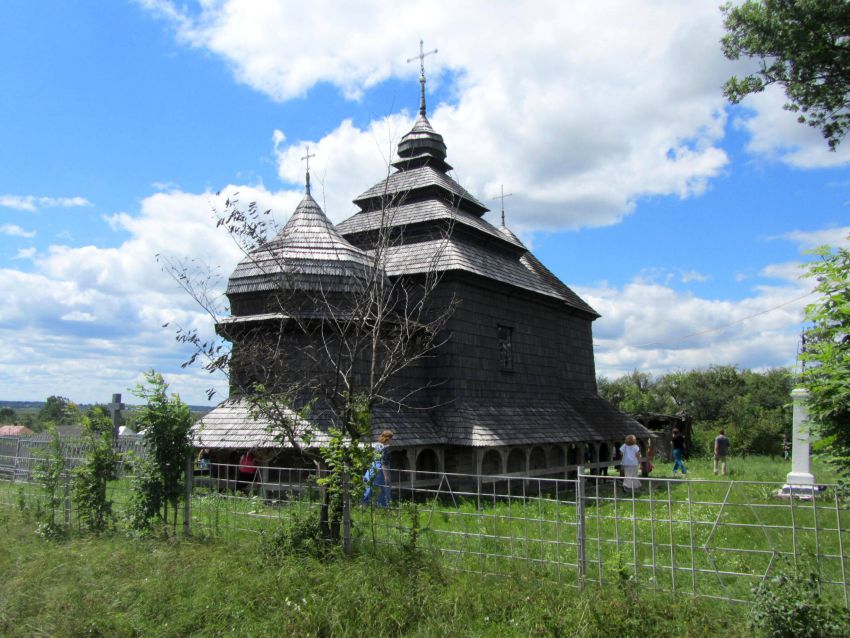 Церковь Михаила Архангела, Куты (Золочевский район, Украина, Львовская область). фасады, вид с северо-востока