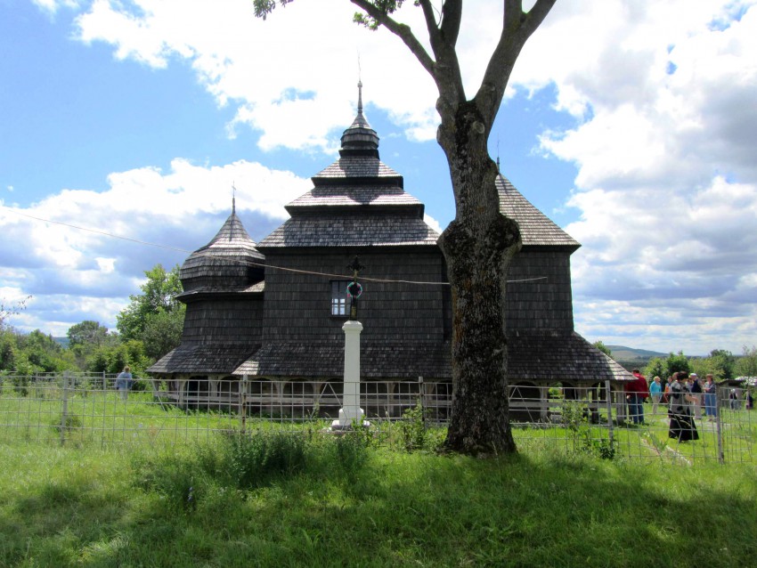 Церковь Михаила Архангела, Куты (Золочевский район, Украина, Львовская область). фасады, вид с севера