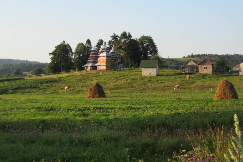 Матков. Церковь Димитрия Солунского. общий вид в ландшафте, вид с юго-запада