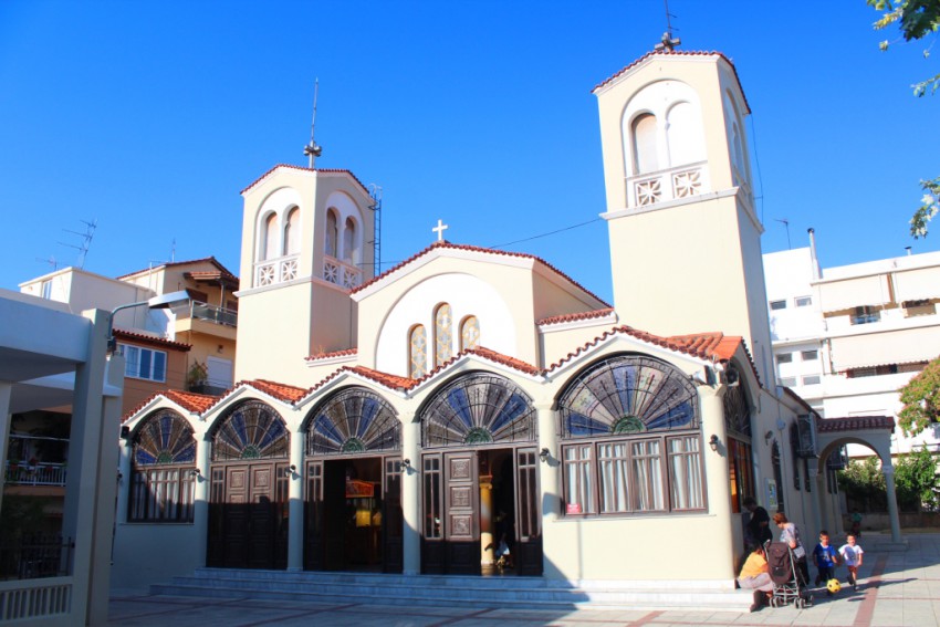 Ираклион. Церковь Михаила Архангела. общий вид в ландшафте, Вид с запада