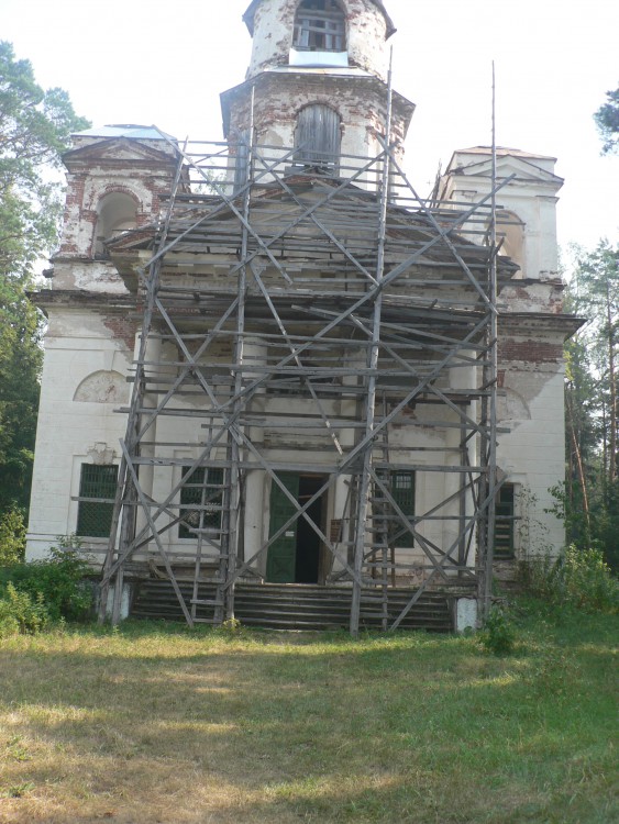 Юрьево (Петрово). Церковь Георгия Победоносца. фасады