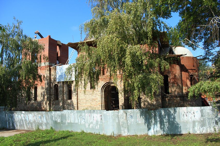 Церковь Жён-мироносиц на Московском шоссе, Самара (Самара, город, Самарская область). дополнительная информация, Вид с Московского шоссе в сентябре 2013 года, во время строительства