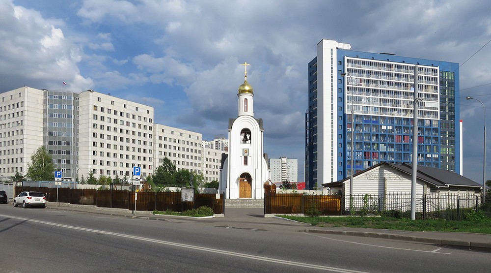 Строгино. Церковь Димитрия Донского при базе ОМОНа. фасады