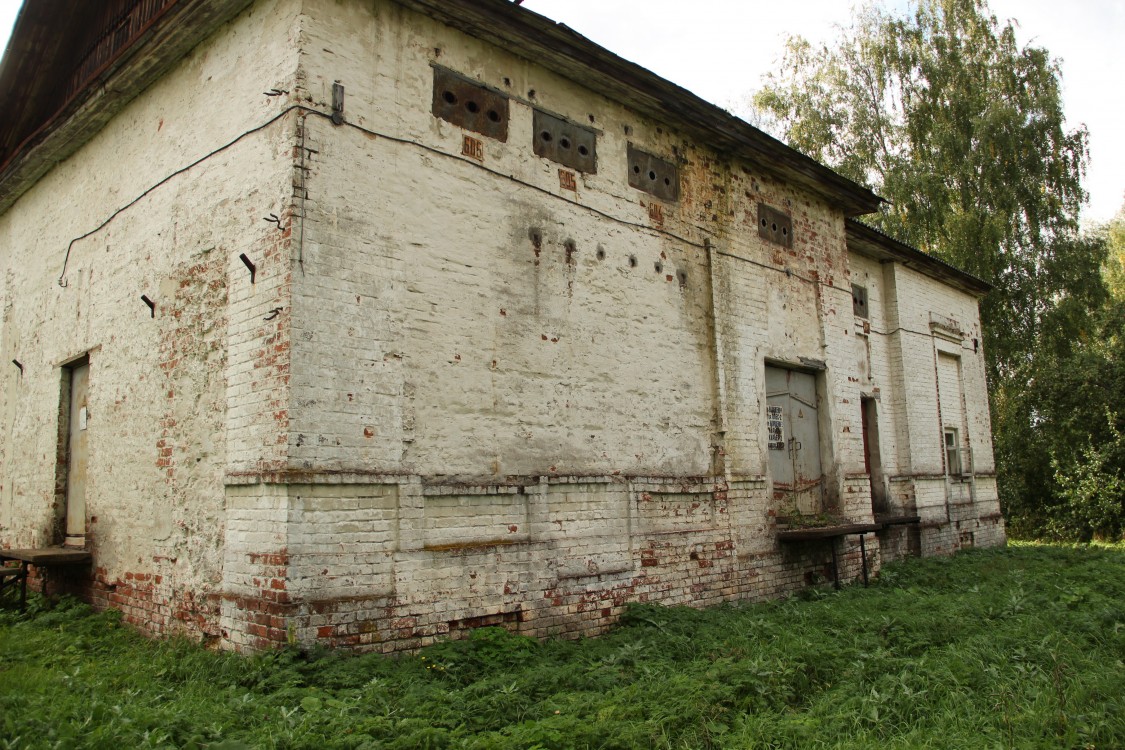 Плёс. Церковь Петра и Павла. фасады