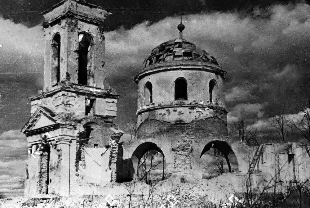 Каменка. Церковь Троицы Живоначальной. архивная фотография, Фото 1942 г. из фондов РГАКФД инв. № 288568