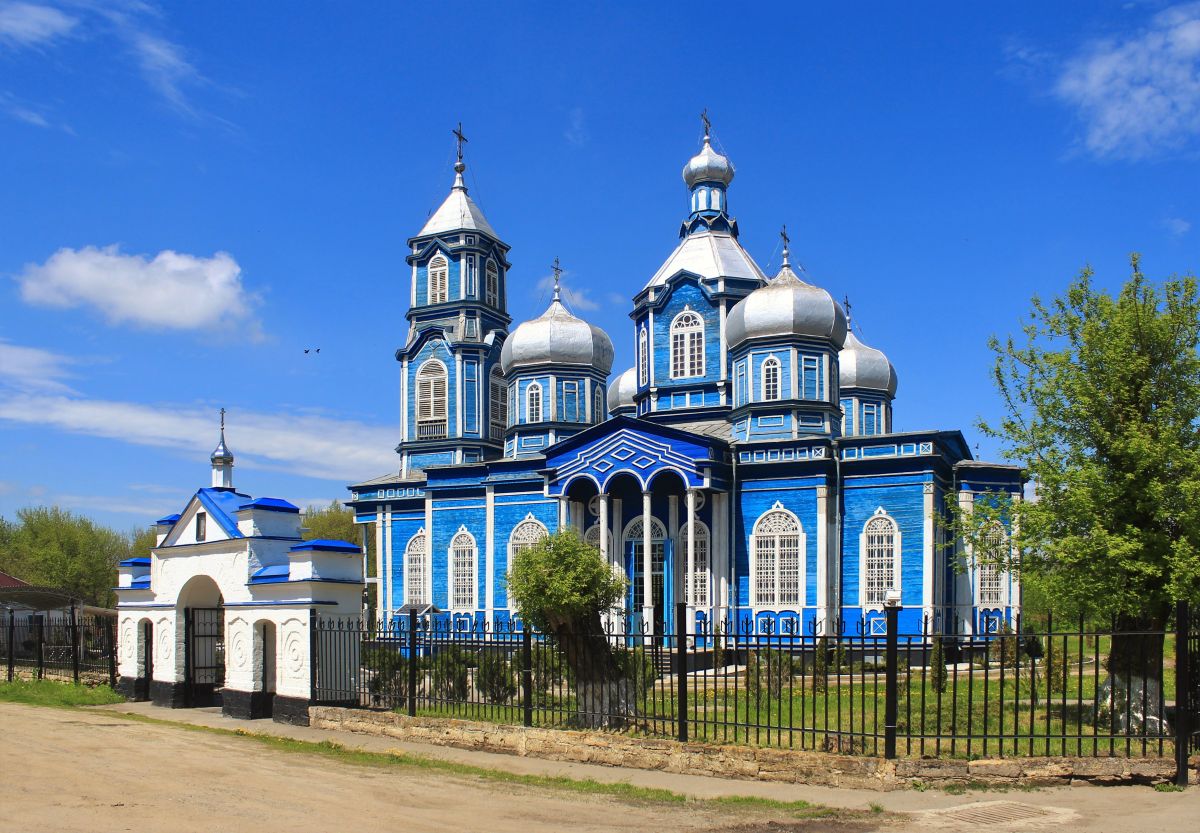 Церковь Рождества Пресвятой Богородицы, Рождественская (Изобильненский район, Ставропольский край). общий вид в ландшафте, Вид с юго-востока