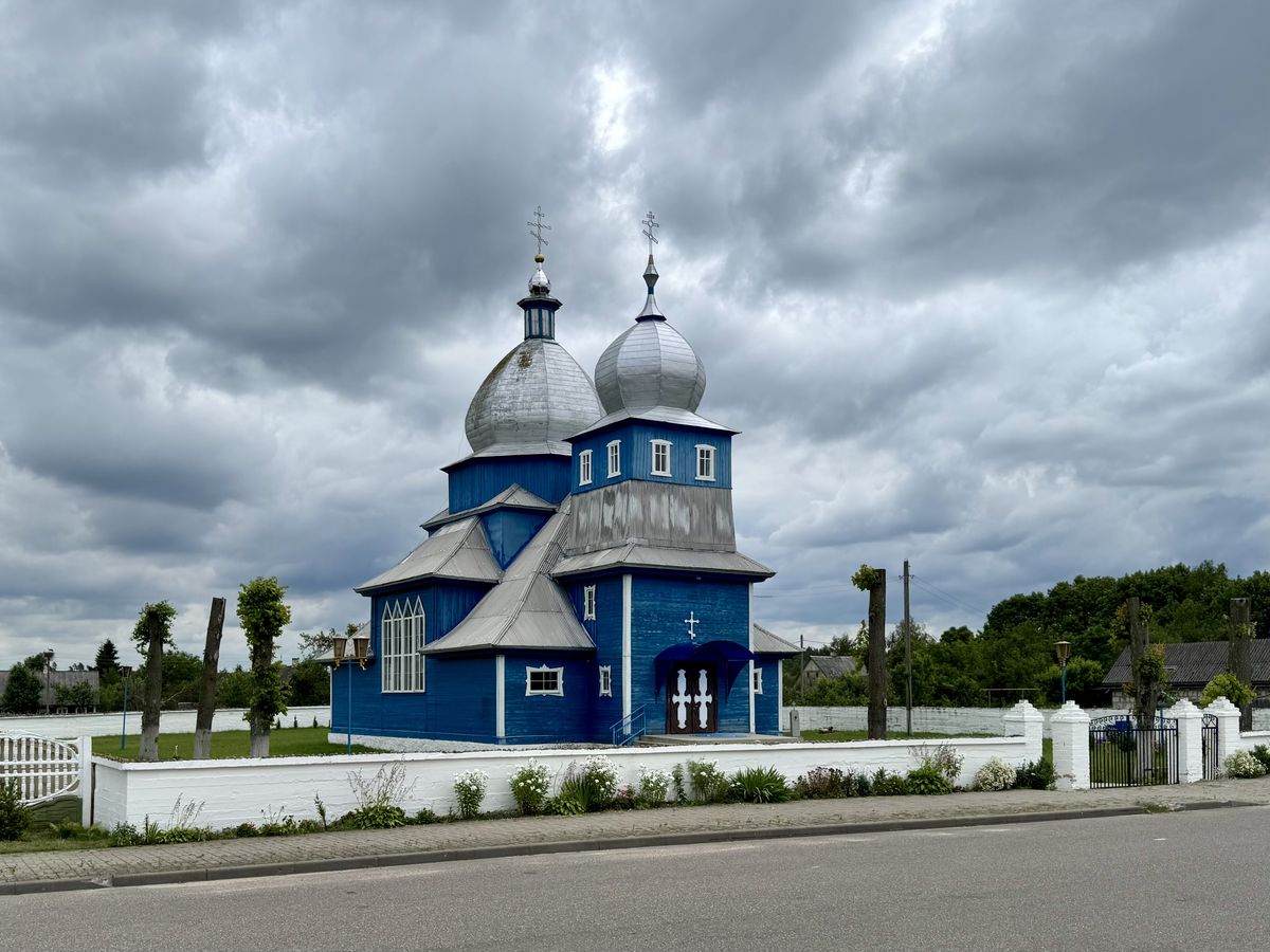 Вид с северо-запада, фасады. Церковь Рождества Пресвятой Богородицы, Лысково (Пружанский район, Беларусь, Брестская область)