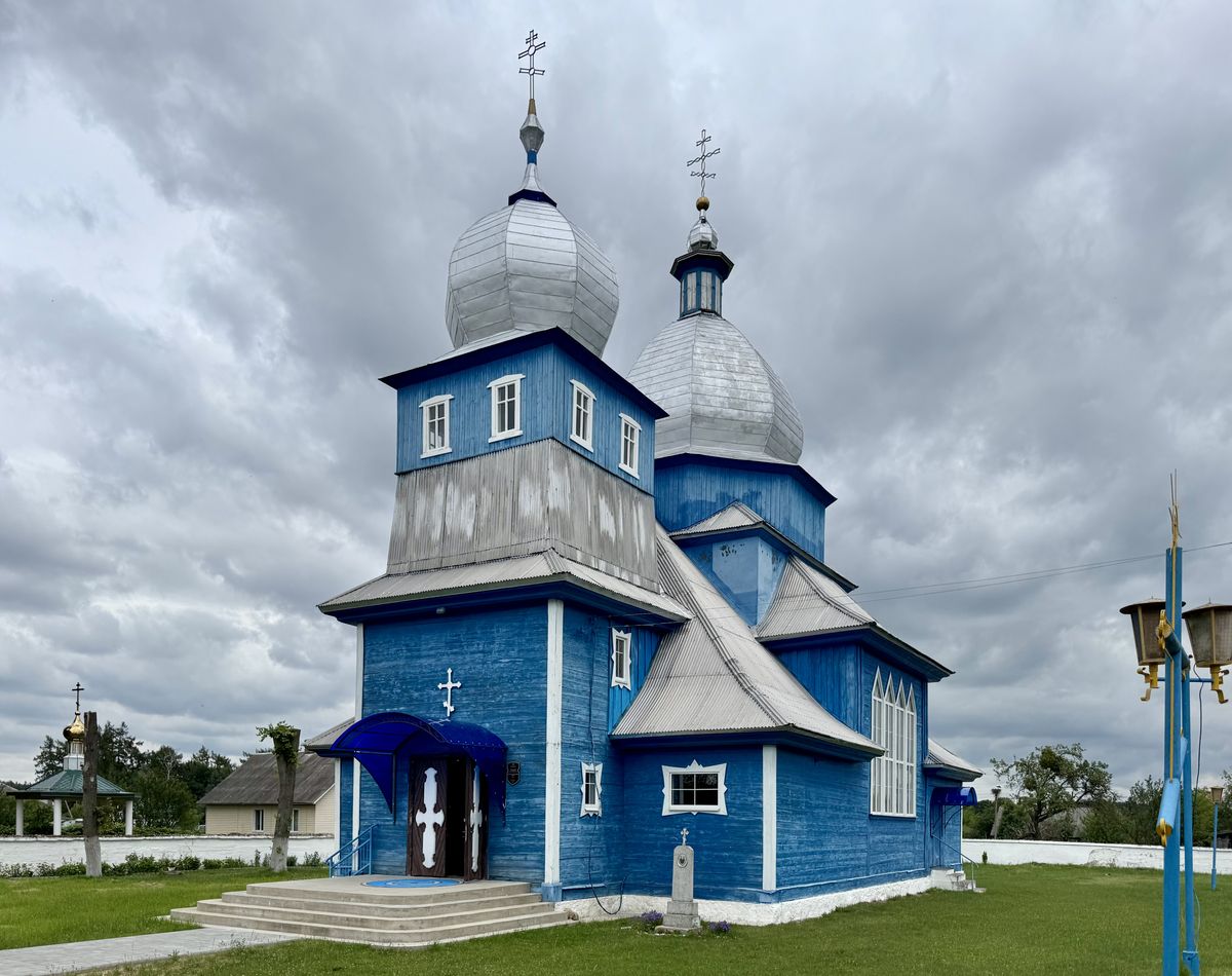Вид с юго-запада, фасады. Церковь Рождества Пресвятой Богородицы, Лысково (Пружанский район, Беларусь, Брестская область)
