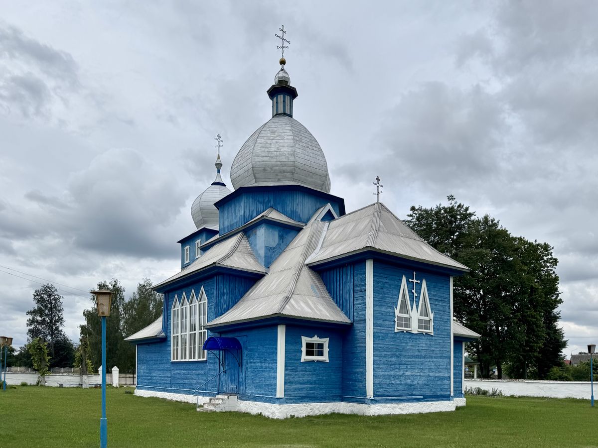 Вид с юго-востока, фасады. Церковь Рождества Пресвятой Богородицы, Лысково (Пружанский район, Беларусь, Брестская область)