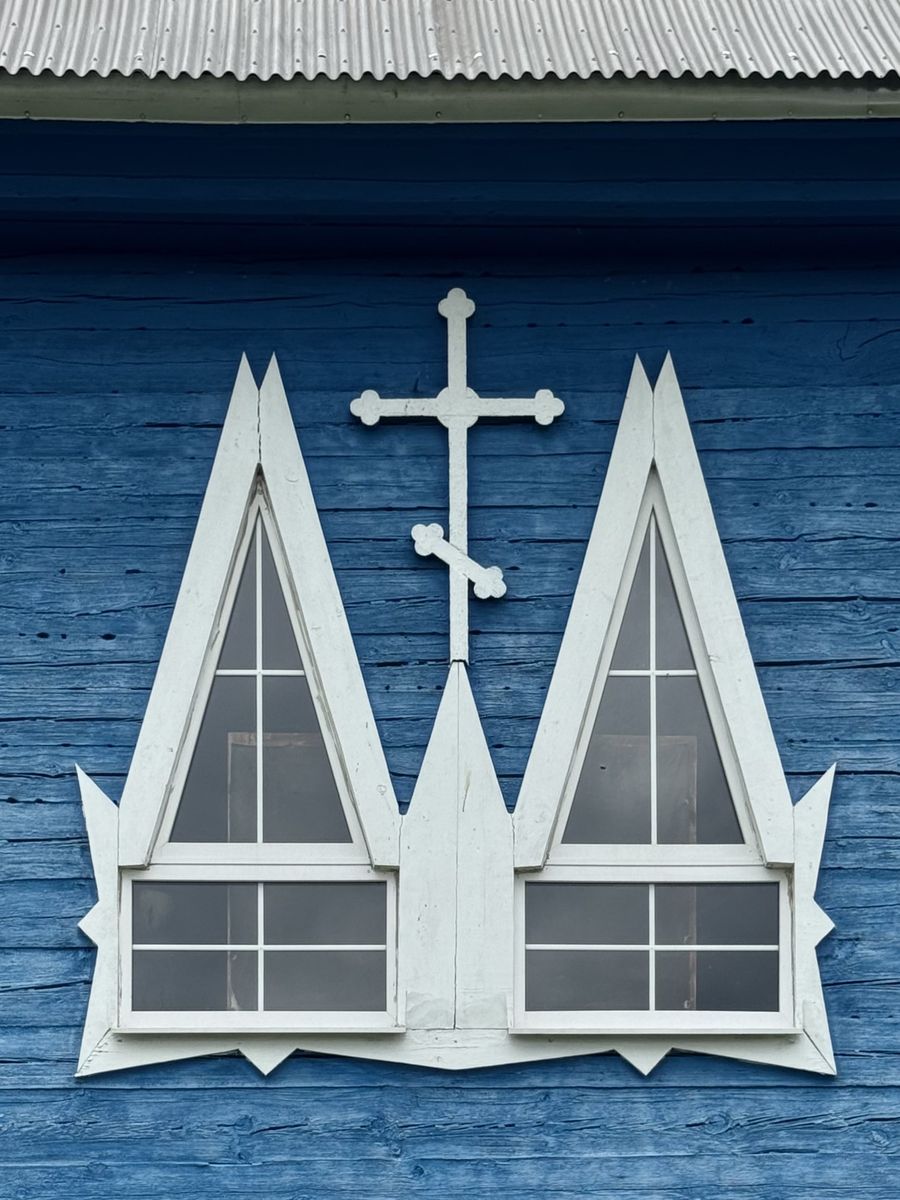 Окно апсиды, архитектурные детали. Церковь Рождества Пресвятой Богородицы, Лысково (Пружанский район, Беларусь, Брестская область)