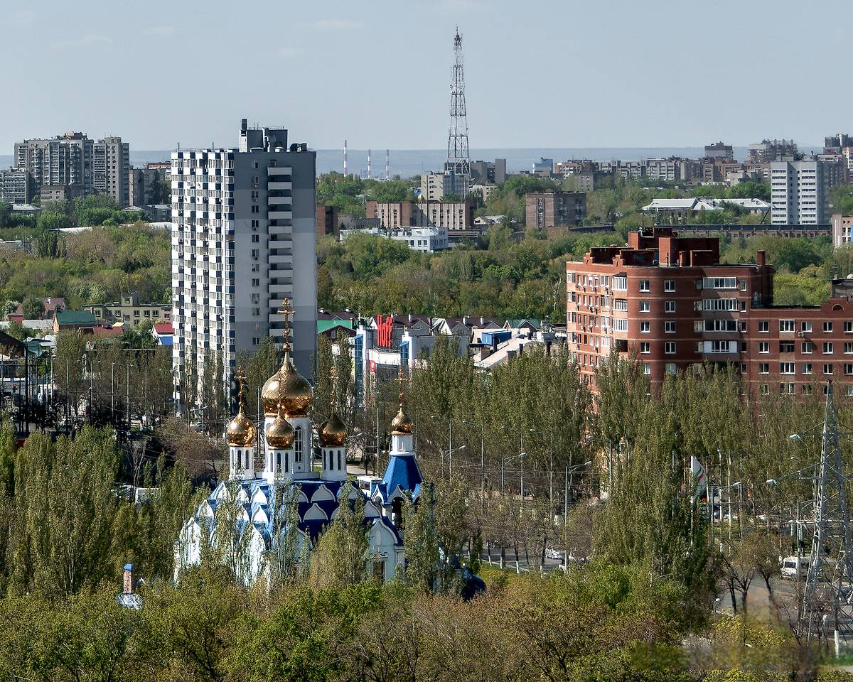 вид на храм со стороны парка Гагарина, общий вид в ландшафте. Церковь Собора Самарских Святых, Самара (Самара, город, Самарская область)