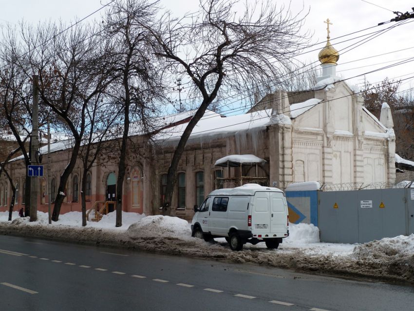 Церковь Казанской иконы Божией Матери при бывшей Епархиальной богадельне им. Александра III, Самара (Самара, город, Самарская область). общий вид в ландшафте, Церковь действует с декабря 2014 года.