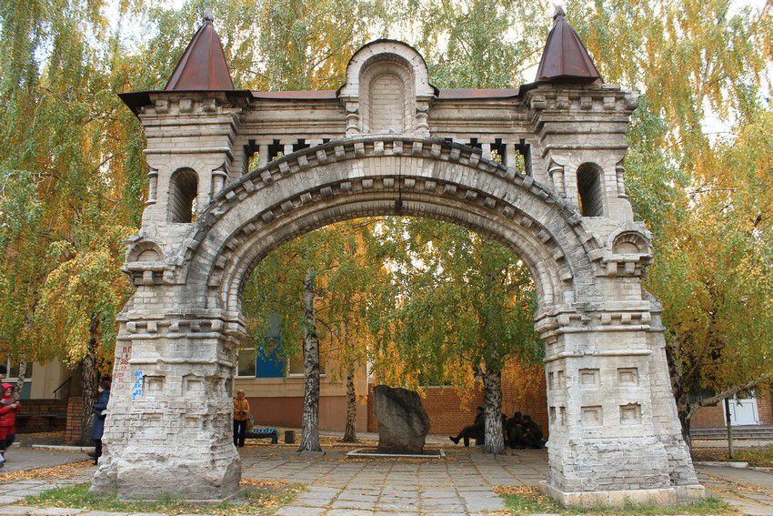 Самара. Никольский мужской монастырь. фасады, Вид монастырских ворот со стороны бывшей монастырской территории
