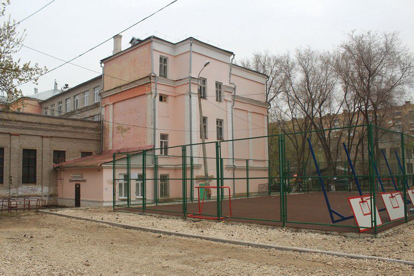 Никольский мужской монастырь, Самара (Самара, город, Самарская область). дополнительная информация, Спортивная площадка школы №16, расположенная на месте уничтоженного монастырского некрополя