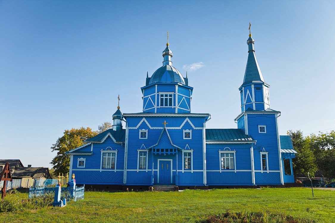 Белоуша. Церковь Троицы Живоначальной. фасады