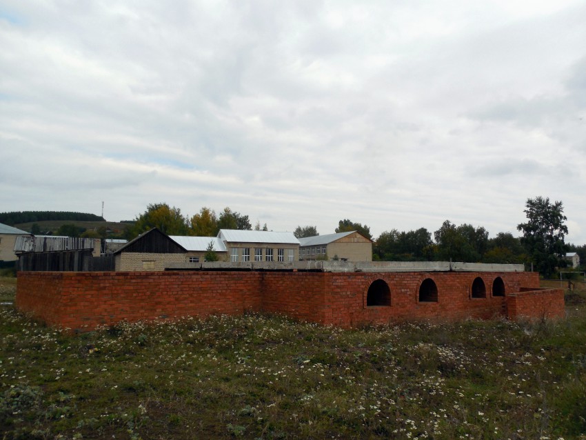 Церковь Елисаветы, Красный Бор (Агрызский район, Республика Татарстан). документальные фотографии, К осени 2013 года были выстроены подвальное помещение и перекрытия.