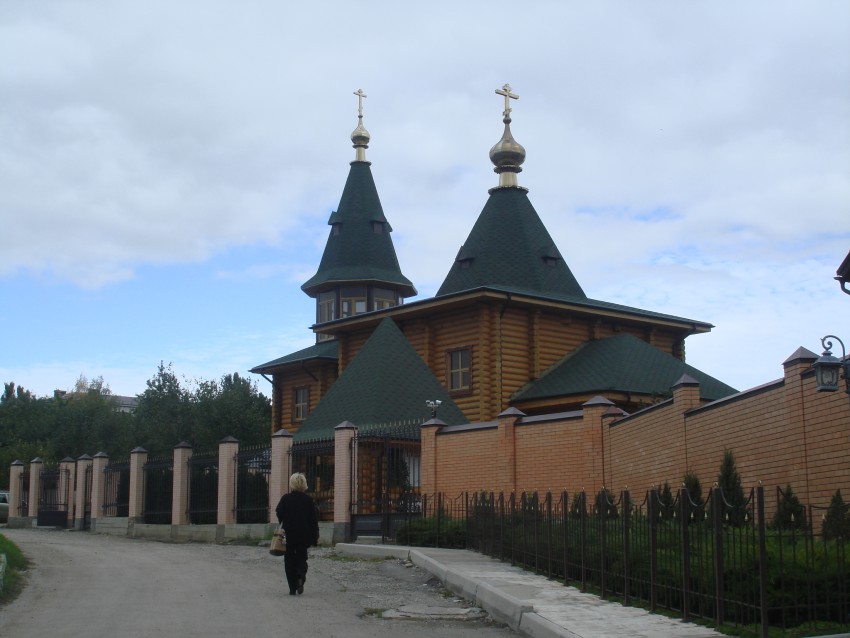 Горячеводский. Церковь Трёх Святителей. общий вид в ландшафте