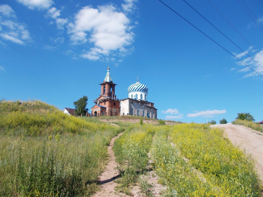 Бирск. Троицкий женский монастырь. общий вид в ландшафте