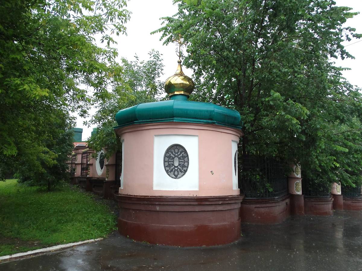 Часовня рядом с храмом., дополнительная информация. Церковь Иоанна Предтечи (крестильная), Ижевск (Ижевск, город, Республика Удмуртия)