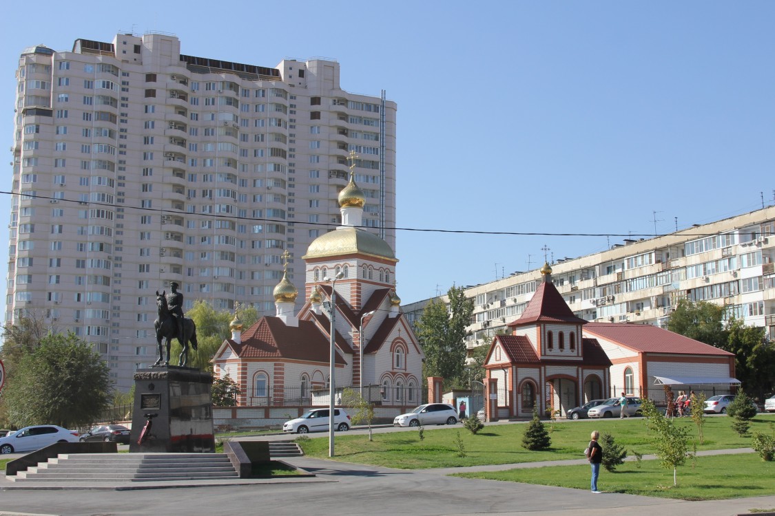 Волгоград. Церковь Всех Святых, в земле Российской просиявших. общий вид в ландшафте